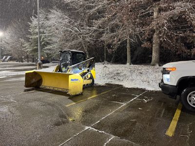 commercial snow removal, snow plowing, snow plow, sidewalk shoveling, petersburg, chester