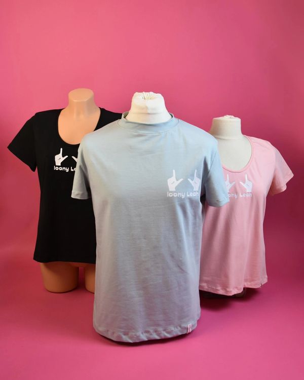 büsten loony Leah finger logo pink drei bunt farbenfroh tshirts shirts puppen oberkörper