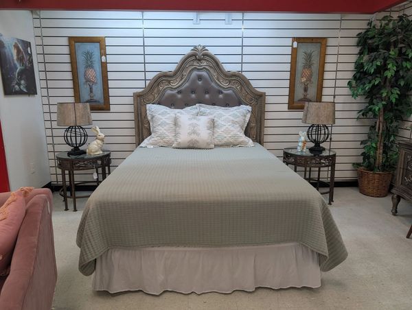 Elegant bedroom with ornate bed and pineapple-themed decor.