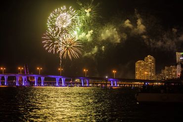 miami beach, Biscayne bay fireworks cruises