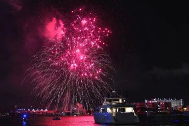 Miami 4th of July fireworks cruises on Biscayne bay Downtown Miami