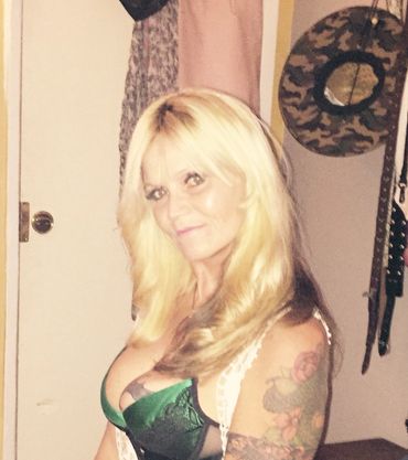 Frisky female Heather Harlett