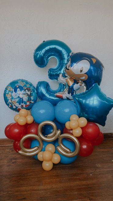 Balloon bouquet
Balloon Arrangement
Helium Balloons