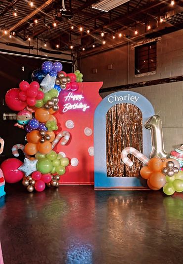 Customize backdrops
Led sign rental
Balloons
Decorations