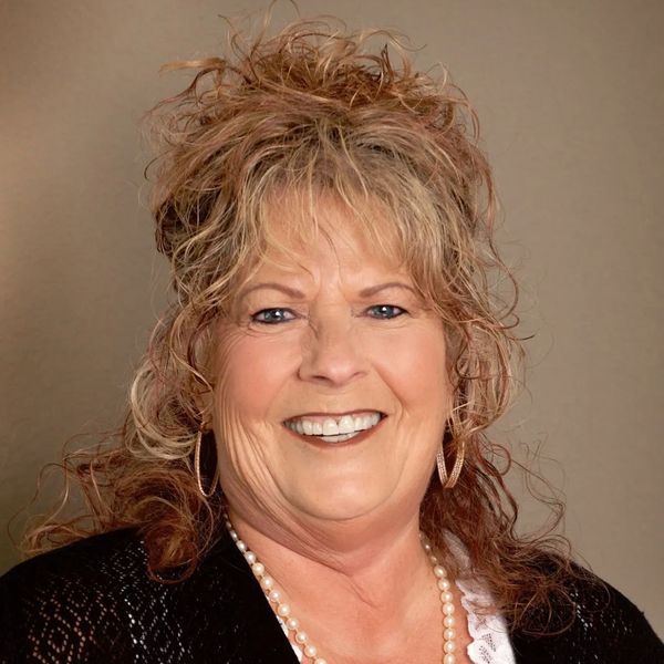 Nicole Haller-Riggs, Real Estate Agent at Real Estate Professionals