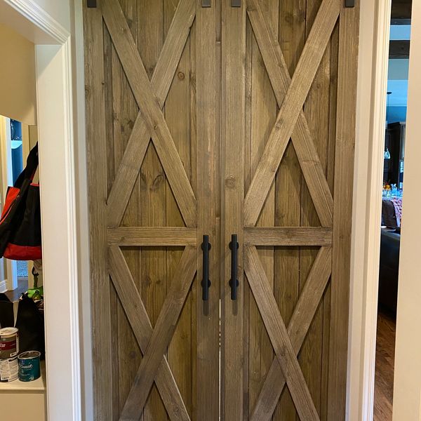 Indoor barn doors with handle