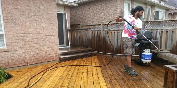 Mississauga Deck Staining Services