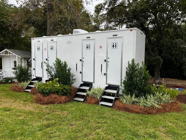 Our Luxury unisex bathrooms -20 ft platform