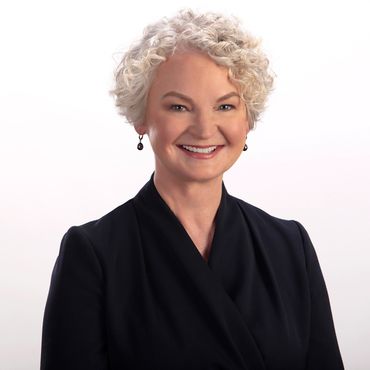 Business headshot
Professional headshots
Natural makeup