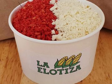 Esquites y elotes preparados con frituras