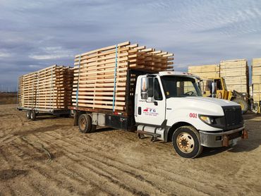 Custom pallet delivery