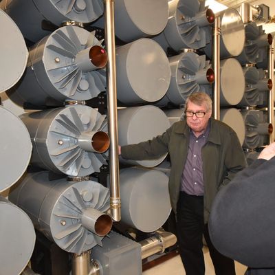 Bill Harland explains the components and functions of a high power FM combiner system.