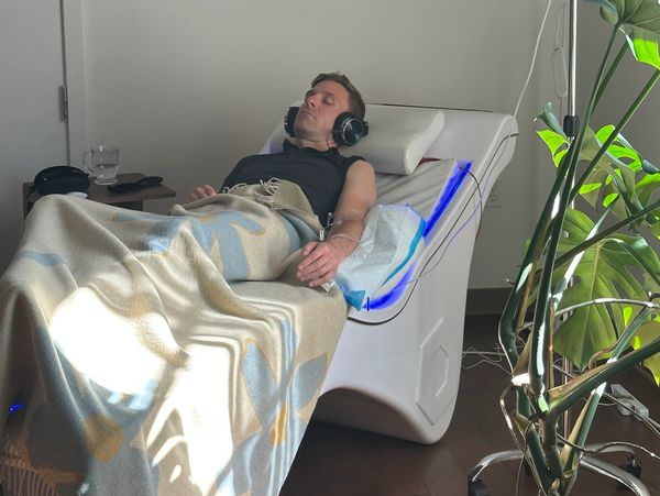 NAD+ IV Infusion with The VEMI Sound Bed Therapy Lake Oswego Oregon 97035.