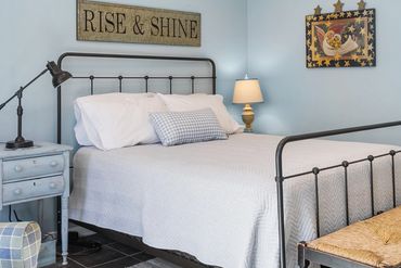 Gallery Cottage bedroom