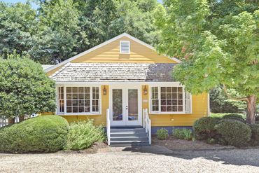 Front of Gallery Cottage (#303)