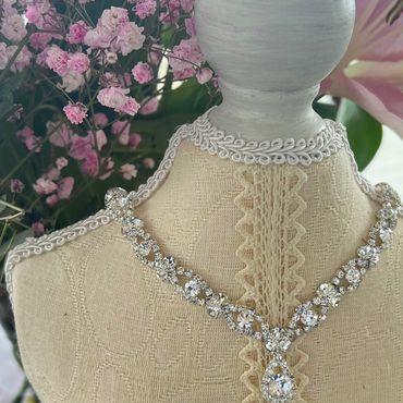 Vanity setup for wedding preparation. Image by Yorktown Cottages.