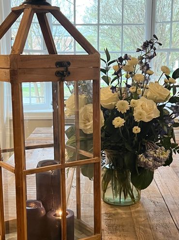 Fresh flowers and candlelight. Image by Yorktown Cottages.