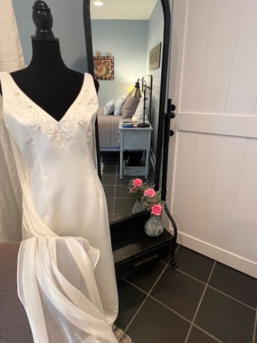 Full length mirror and adjustable dress form. Image by Yorktown Cottages.