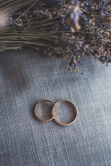 Lavendar and wedding bands image from Pixabay