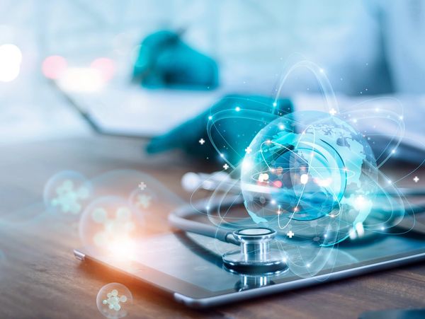 Doctor diagnose digital patient record on virtual medical network on Computing electronic