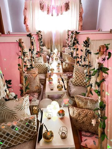 A fantastic sleepover for 10 Strictly Come Dancing fans!!
white luxe, boho chic and rose gold mix s