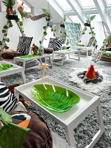 jungle theme sleepover idea
jungle party idea
jungle sleepover tents