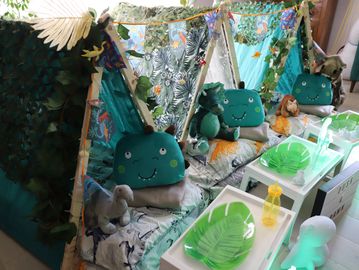 dinosaur sleepover party idea
dinosaur sleepover tents