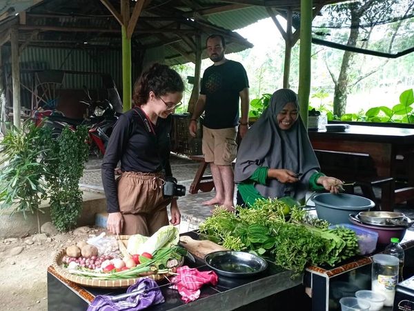 Girl on a Traditional Cooking Class with Ecotourism Bukit Lawang