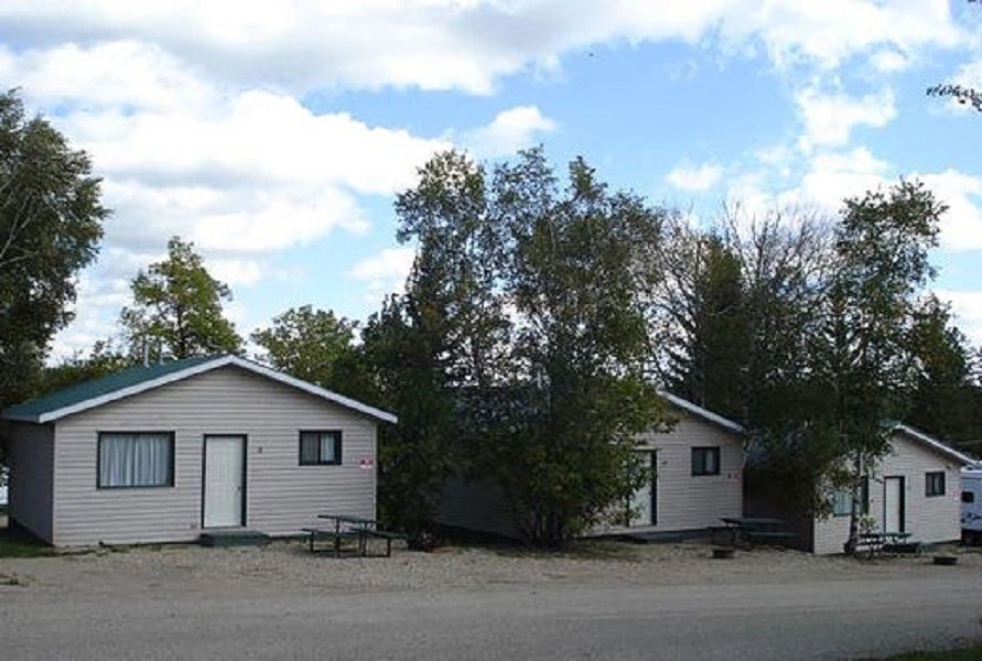 Two bedroom cabins close to Kenosee Lake