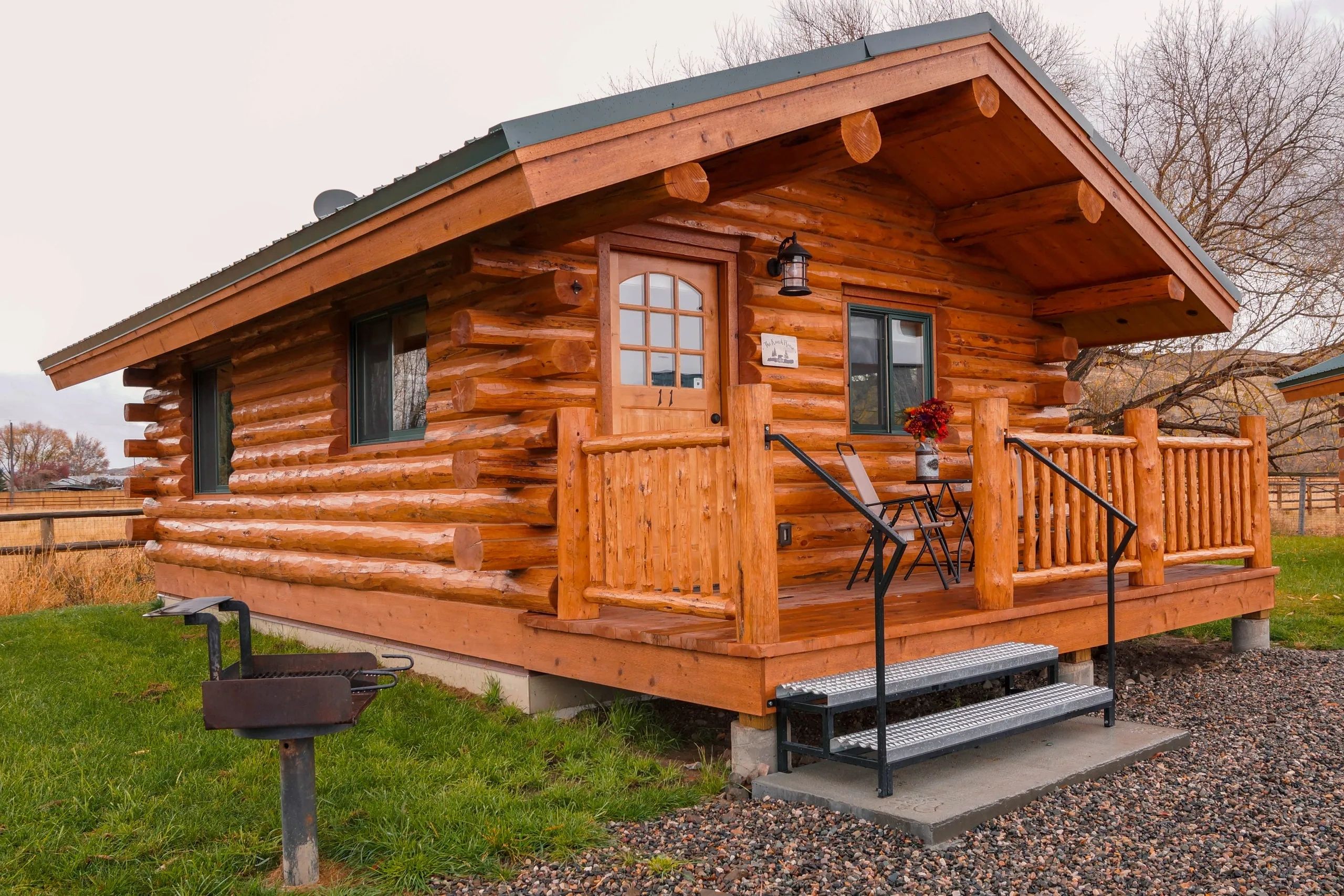 J & J Cabins - Hotel, Cabin Rentals, Vacation Rentals, Log Cabin