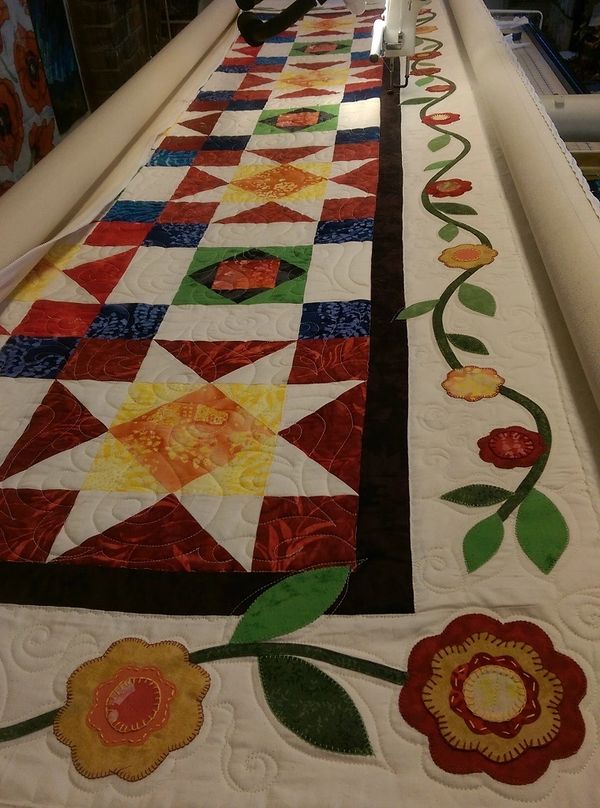 Curly Q Pantograph by Lisa Calle in center; hand guided