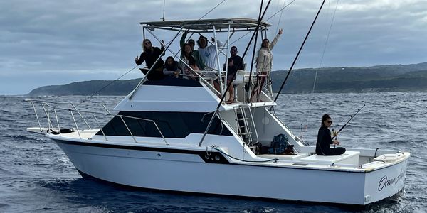 32ft Haterras Sportfishing Vessel. Best for handling Hawaii's sea conditions.