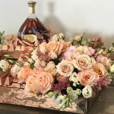 Flower decoration for any event: birthday, corporate events, baby shower, wedding, bridal shower.