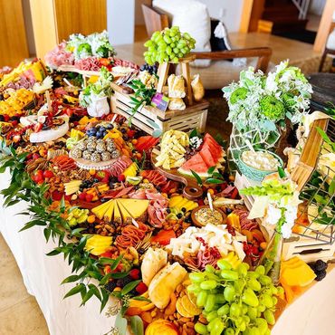 Grazing board and table for any occasion : birthday, bridal shower, welcome baby, corporate event.
