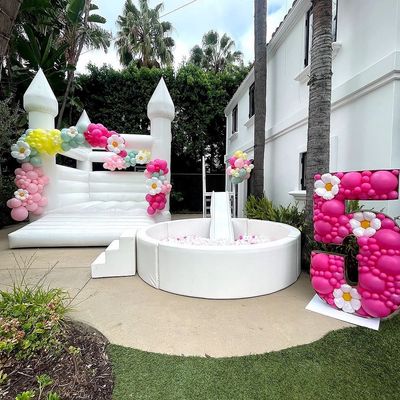 Balloon decoration for any kind of events: birthdays, bridal showers, baby showers, corporate even.