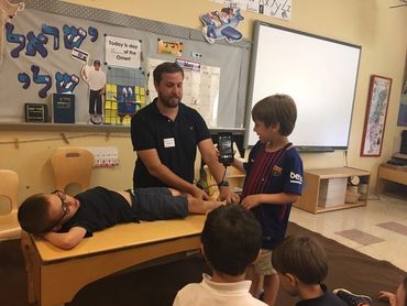 Dr. Guttman teaching anatomy to his son's kindergarten class with POCUS.