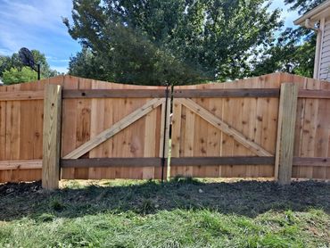 scalloped top privacy fence gate
