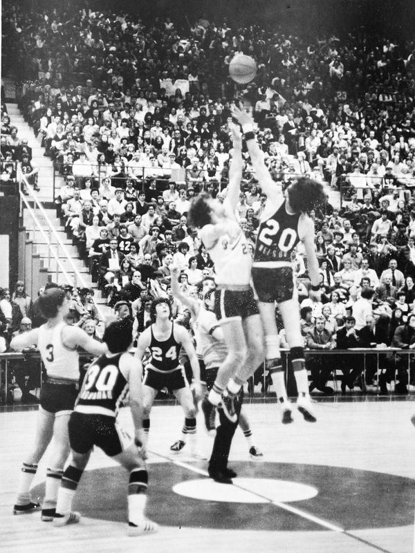 Opening tip for 1975 Maine Class B title game in Augusta Civic Center (Piscataquis Observer photo)