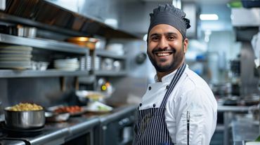 شيفات وطباخين