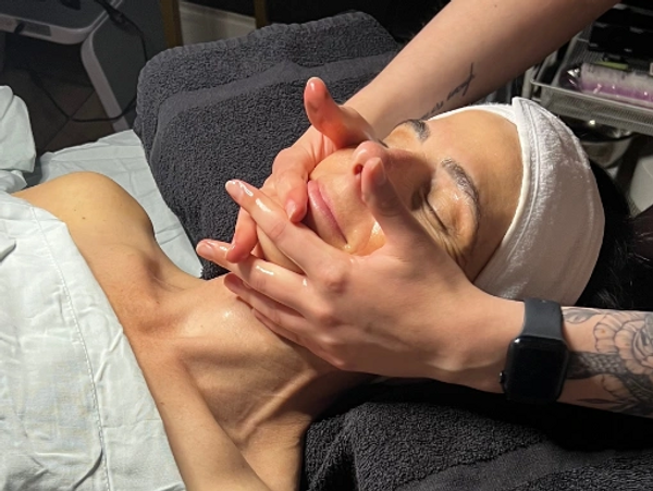 alt= Carissa performing the Elite Extended Spa Facial at The Loft Spa Barrington Passage,Nova Scotia