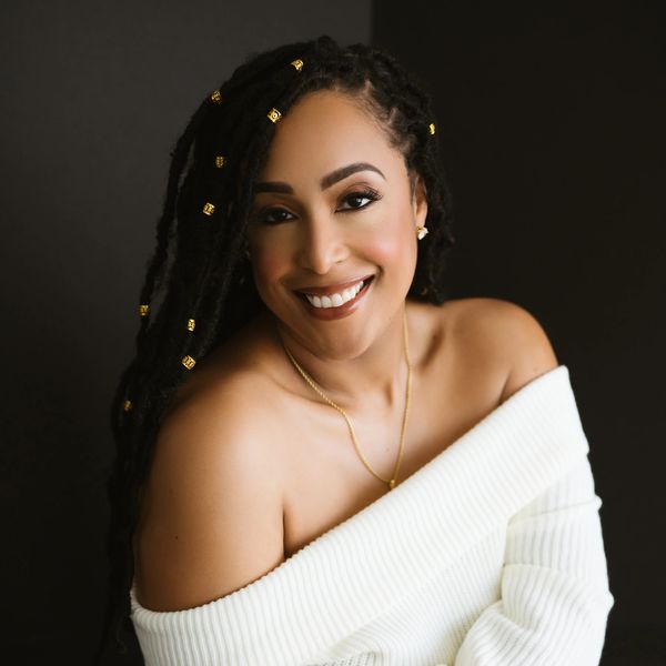 Alexis Logan LCMSW is a BIPOC therapist offering sex, Queer and neurodiverse affirming therapy.