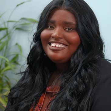 Ashleigh Joyner resident is a BIPOC, Queer, and neurodiverse clinician at Blue Box Psychotherapy.