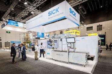 Business conference photography — networking session