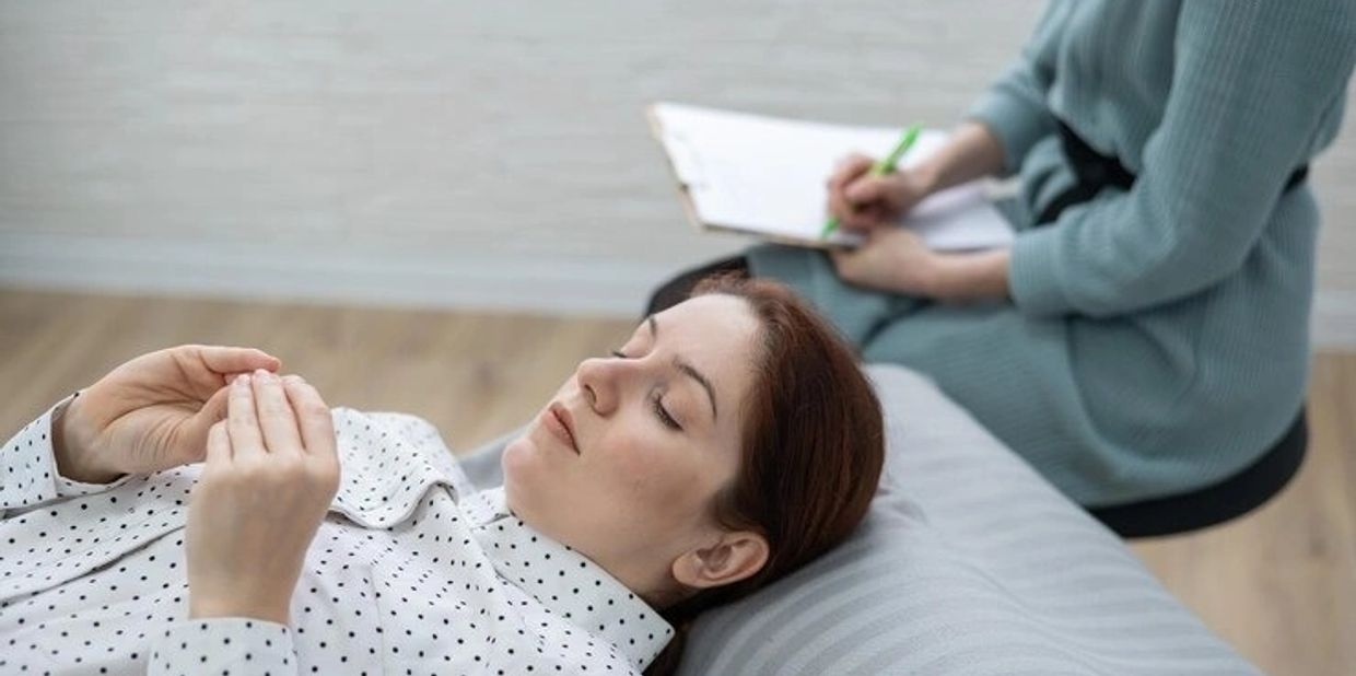 HYPNOSIS THERAPY