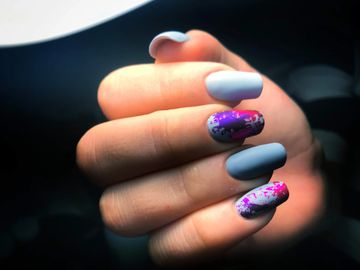 Price includes design on 1-2 nails
