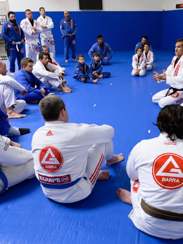 Momento da aula de Jiu-Jitsu em uma academia Gracie Barra