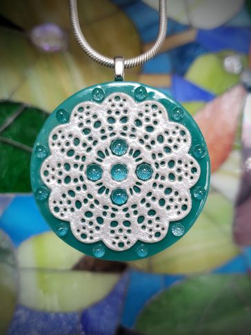 stained-glass-art-jewelry-medallion-pendant-lace-mandala-round-doily