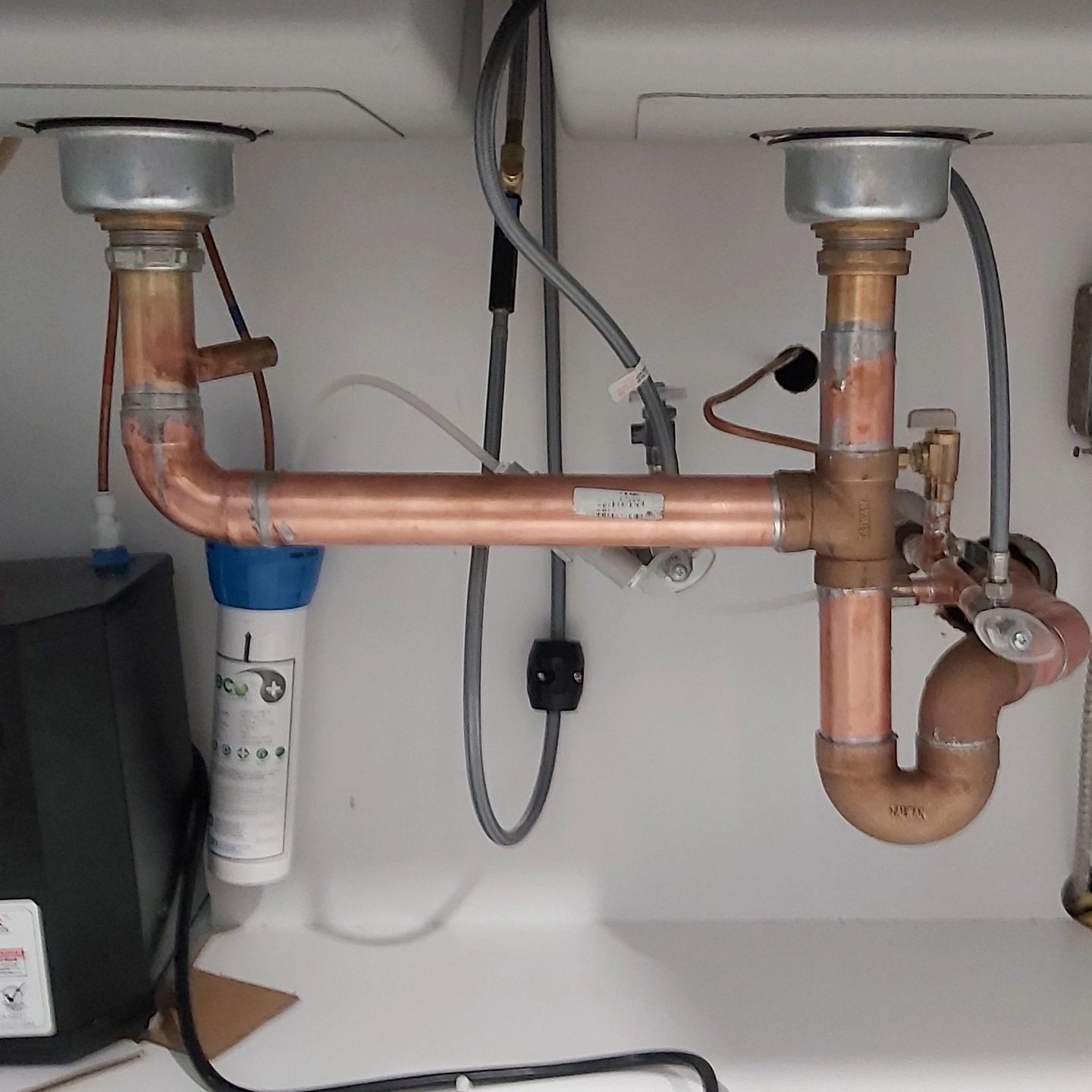 Kitchen sink plumbing