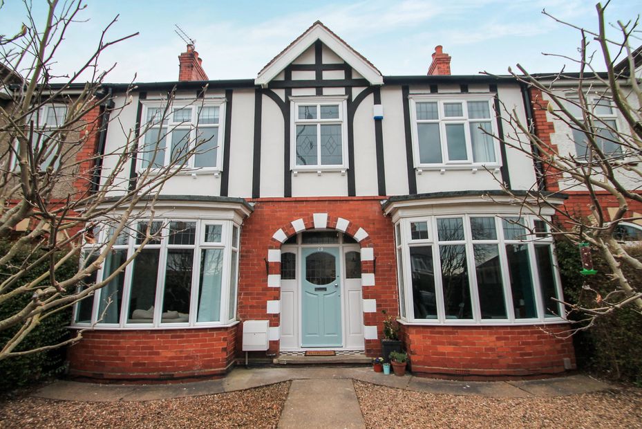 Thins coat render with a silicone render finish in Grimsby