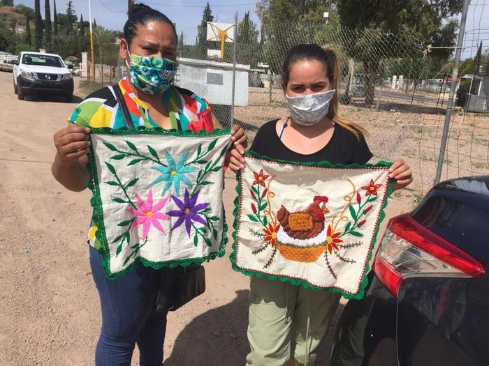 Artisans Wendy and her Mother from El Salvador, asylum seekers stuck in Nogales, Mexico